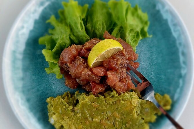 3 Hours Yacht Sailing Activity in Cabo Verde, Santa Maria - Tuna tartare, fruit, and local products