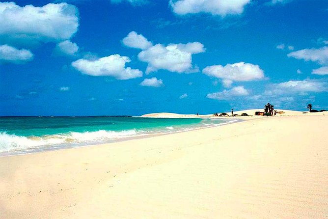 Boa Vista Island: 4-Hour Rabil, Viana Desert & Shipwreck Tour - Viana Desert: warm sand and a lively 4x4 ride