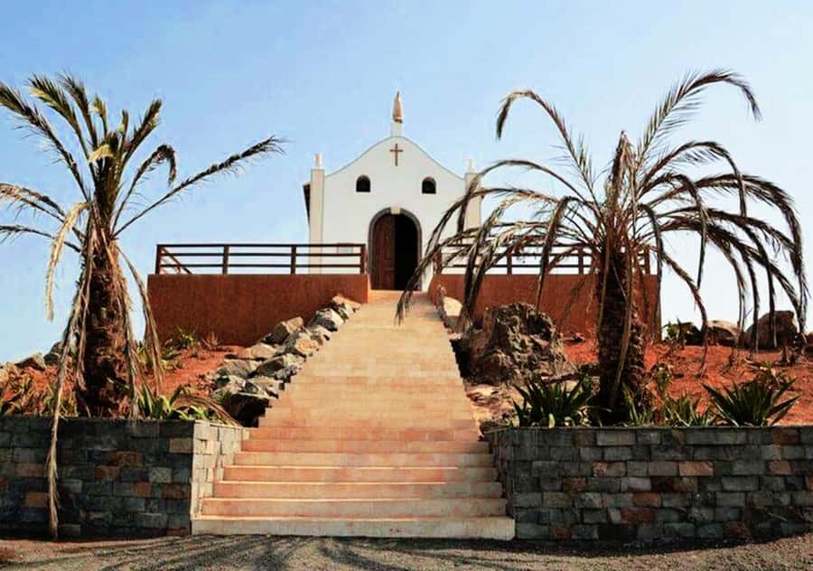 Boa Vista Island: Full-Day Wild Beaches & Viana Desert Tour - Fonte Vicente Oasis: a green opening in a dry island