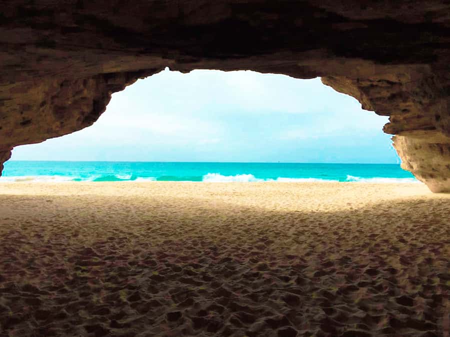 Boa Vista Island: Guided Santa Monica Beach & Caves Tour - Guides, vehicles, and group size
