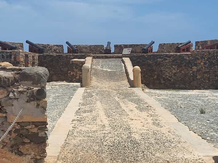 Boa Vista: Motoryacht Trip with Fishing, Snorkel, Beach BBQ - Snorkeling beside the small island