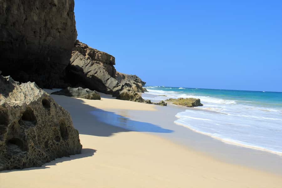 Boa Vista: Shipwreck, 4x4 Ride & Caves Day Tour with Lunch - A Pottery School with Something to Take Home