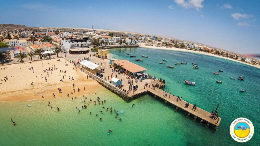 Boavista: City Tour with a Splash at Estoril Beach - Heat, walking, and accessibility