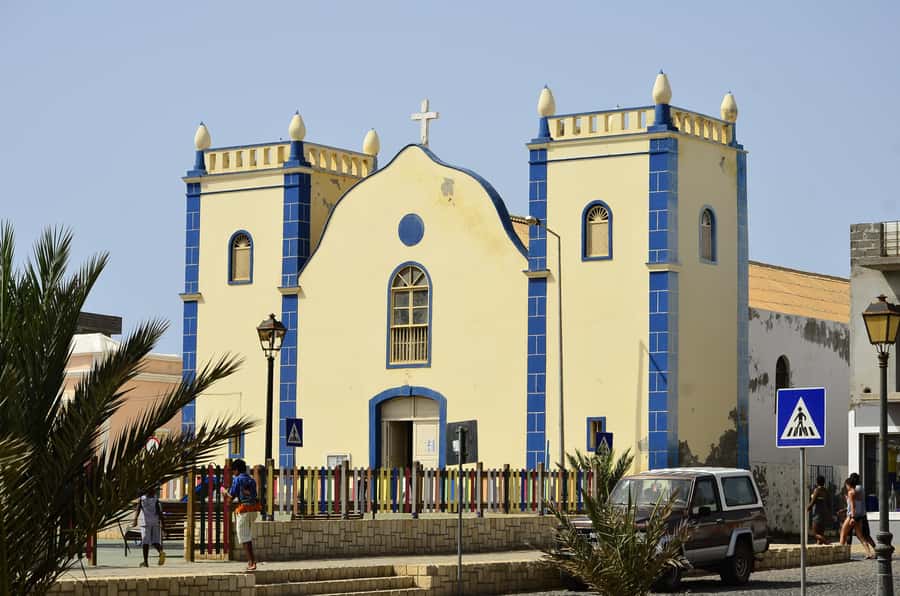 Boavista: Rabil, Shipwreck, City, Snacks & Drinks - 4x4 Tour - Guides, languages, and the human side of the day