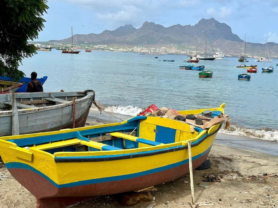 City Walking Tour of Mindelo: Cultural Capital - Praça Amílcar Cabral and the return to Mindelo