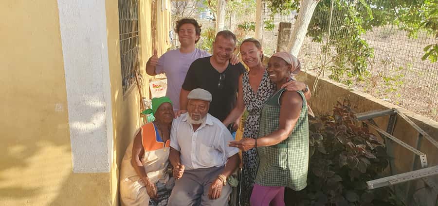 Day with locals people - Dancing with Eloisa and her children