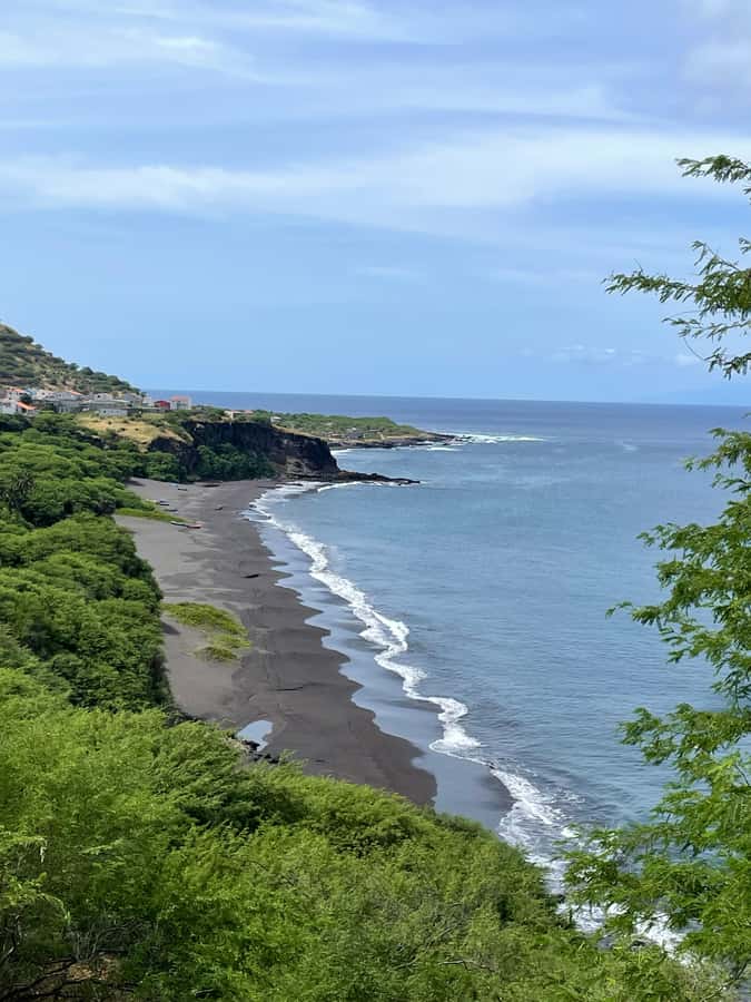 Discover the Black Sand Beach+the Natural Pool - Enjoying the black sand shore