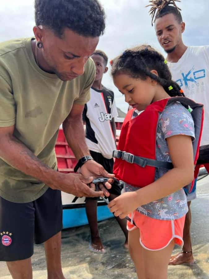 From Mindelo: Snorkel and Swim with Sea Turtles - Small groups make the experience calmer