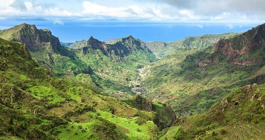 From Praia: Explore the island with local Tour guide - Picos gives you an early view of rural Santiago