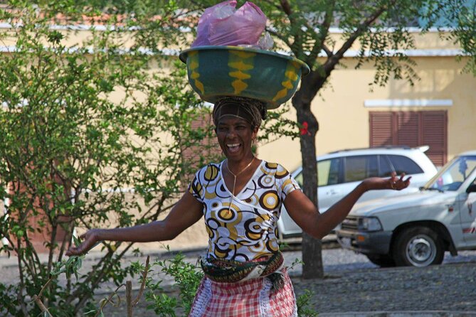 Guided city Tour Praia, Highlights tour - The central square and views toward Gamboa Beach