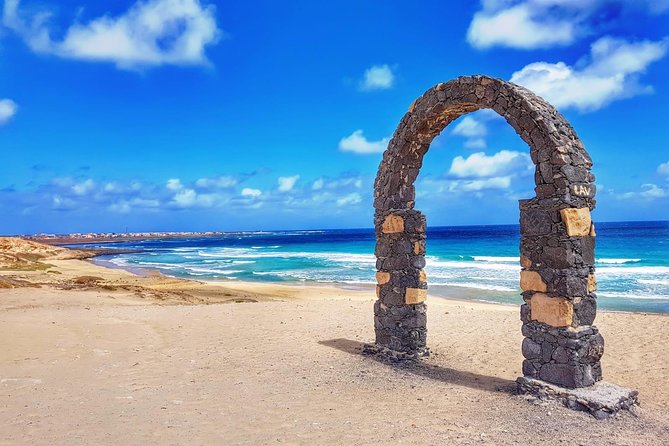 Half Day Island Tour, Sao Vicente, 4h - Baía das Gatas finishes with water and open coast