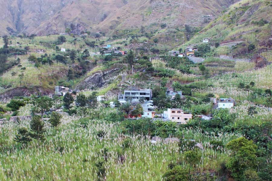 Hike from the Cova Volcano Crater to Ribeira Paúl - Zigzagging into Paúl Valley