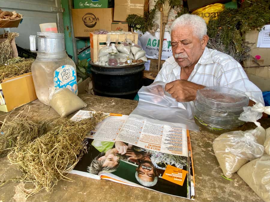 Mindelo: Private Walking Tour with Local Food Tasting - Why this is a smart first walk in Mindelo