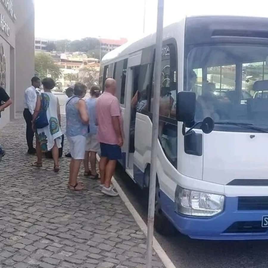 Praia & Cidade Velha: Guided City Tour - Guides, languages, and the human side of the tour