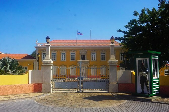 Praia: Guided Historic Walking Tour & Lunch with Locals - Small group, private upgrade, and the wording to check