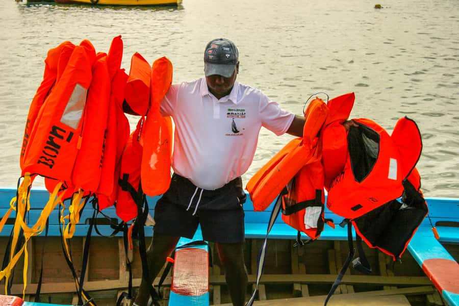 Sal: All-Inclusive Half-Day Lounge Catamaran Cruise - Morning or afternoon: choosing your departure