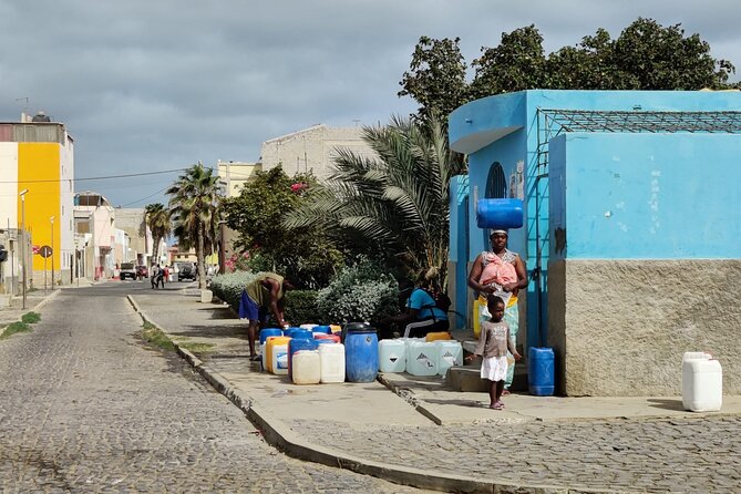 Sal island: Private Santa Maria City Tour, Street Art and Tapas - Cape Verdean arts and choosing souvenirs