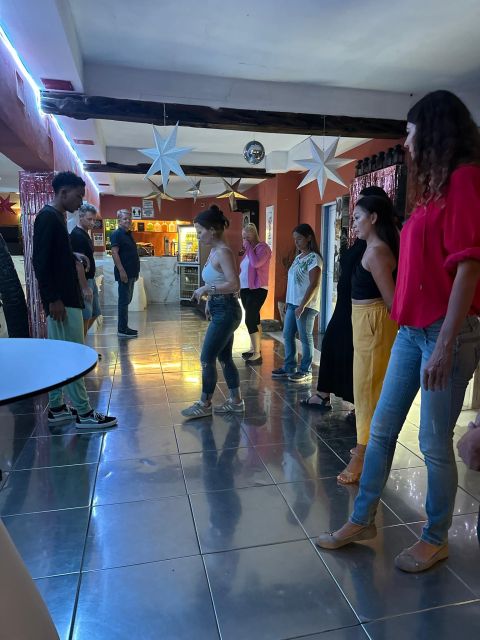 Sal: Kizomba Group Class - Santa Maria, Cape Verde - A small class, with one space-related warning
