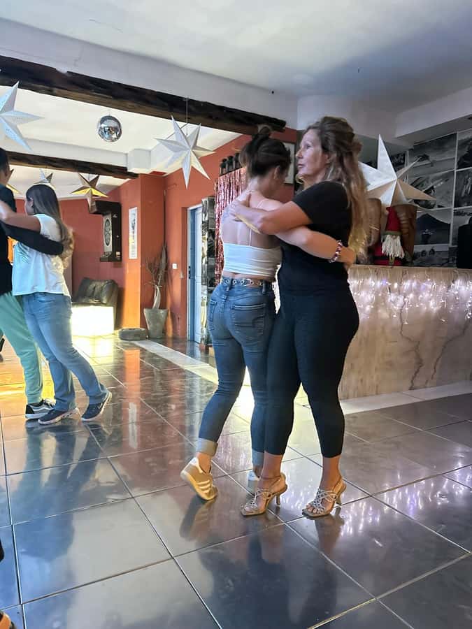 Sal: Kizomba Group Class - Santa Maria, Cape Verde - Language support and instructor style