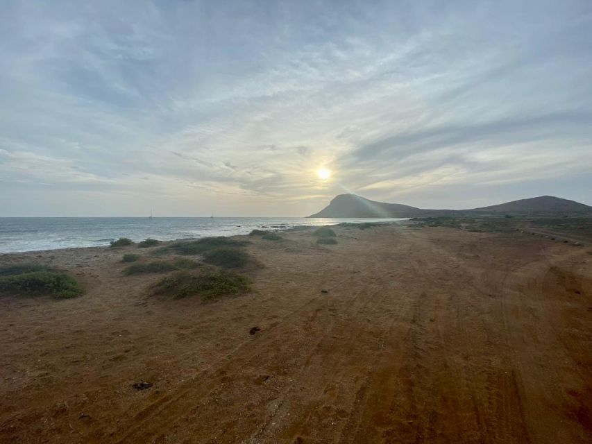 Santa Maria: Guided Coastal Hike & Monte Leão Sunset - Pace, heat, and the real physical effort