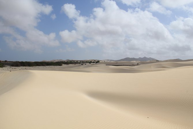 Santa Monica NO Stress Tour - The drive through Morro d’Areia and Praia de Chaves