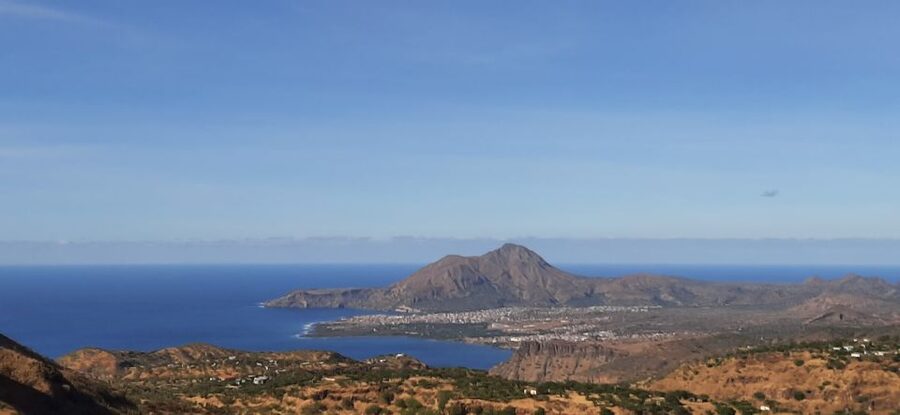 Santiago Island: Full-Day Sightseeing Experience - The 900-year-old tree and a remarkable natural pause