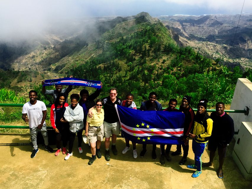 Santiago: Trek from Serra Malagueta to Rabelados Community - Walking between two valleys
