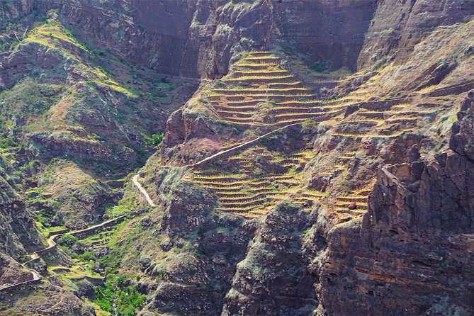 Santo Antão: Hike Ponta do Sol - Fontainhas - Cruzinha - The steep descent through four mountain villages