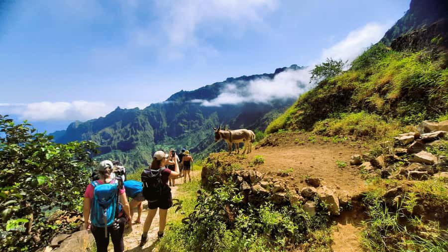 Santo Antão: Hiking Cova Volcano Crater to Ribeira Paúl - The high lookout over Ribeira Paúl
