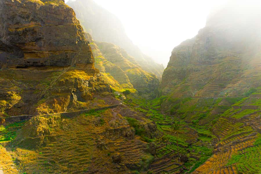 Santo Antão: Ponta do Sol & Fontainhas Guided Trip with Hike - Praia das Aranhas and the black-sand pause