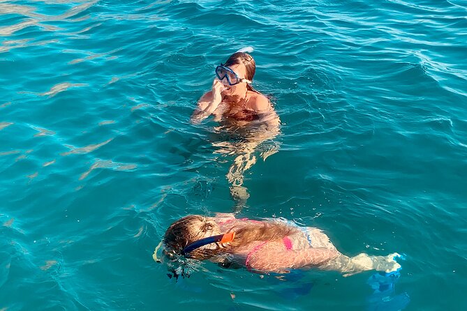 São Pedro experience (hiking & snorkeling with turtles) - Swimming with turtles in the clear bay