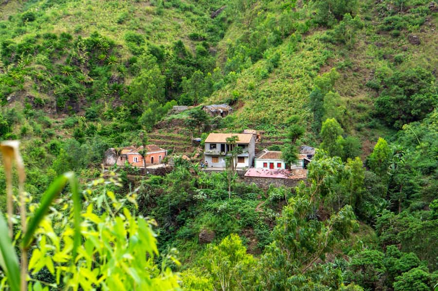 Serra Malagueta: Principal Valley Hike & Lunch with Locals - Guide quality, language, and group expectations