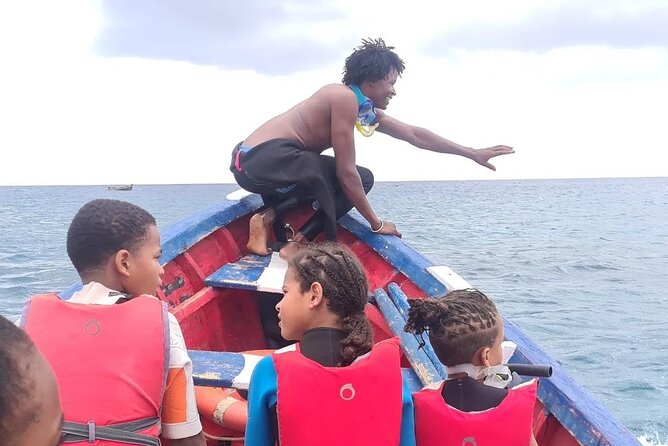Spectacular experience with sea turtles - From Mindelo to São Pedro in 15 minutes