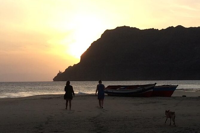 Sunset Hike to Lighthouse, Dona Amélia, São Vicente, 2h - São Pedro Beach and the fishing-village setting
